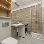 Elegancki Z Parkingiem I Umeblowanym Balkonem We Wroclawiu By Renters * Breslavia
