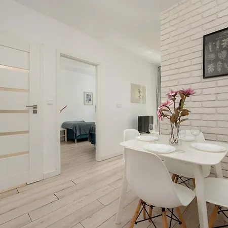 Apartman Elegancki Z Parkingiem I Umeblowanym Balkonem We Wroclawiu By Renters Wrocław