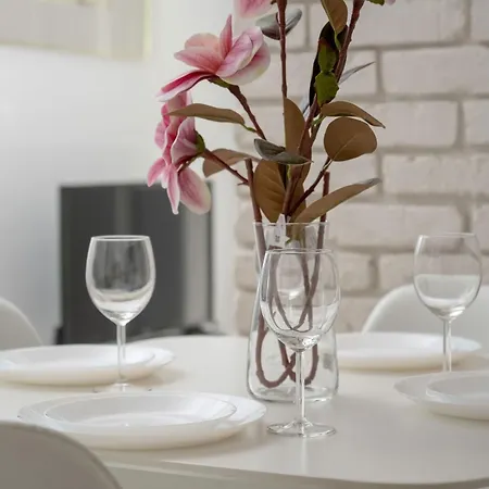 Apartament Elegancki Z Parkingiem I Umeblowanym Balkonem We Wrocławiu By Renters Wrocław