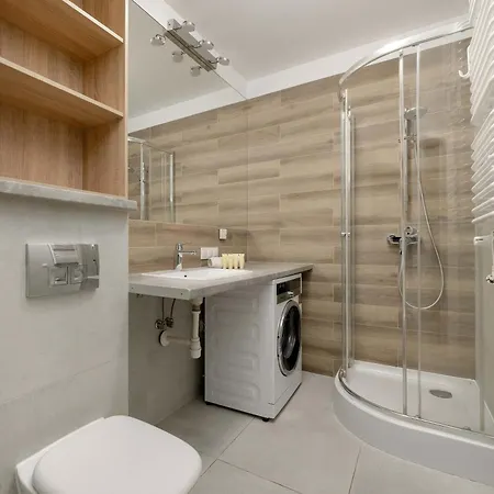 Elegancki Z Parkingiem I Umeblowanym Balkonem We Wrocławiu By Renters * Wrocław