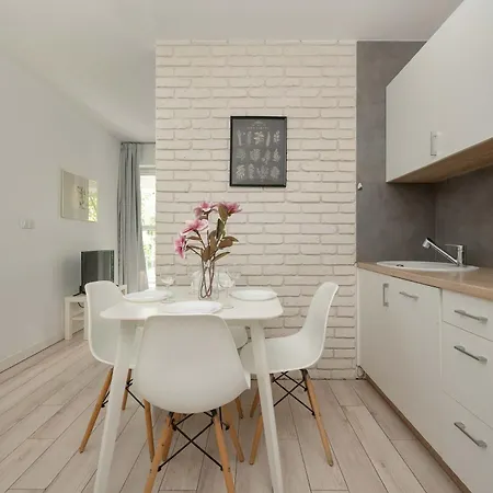 Elegancki Z Parkingiem I Umeblowanym Balkonem We Wrocławiu By Renters