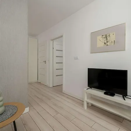 Elegancki Z Parkingiem I Umeblowanym Balkonem We Wrocławiu By Renters *