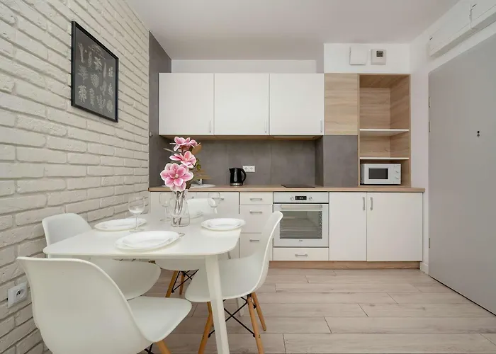 Appartamento Elegancki Z Parkingiem I Umeblowanym Balkonem We Wroclawiu By Renters