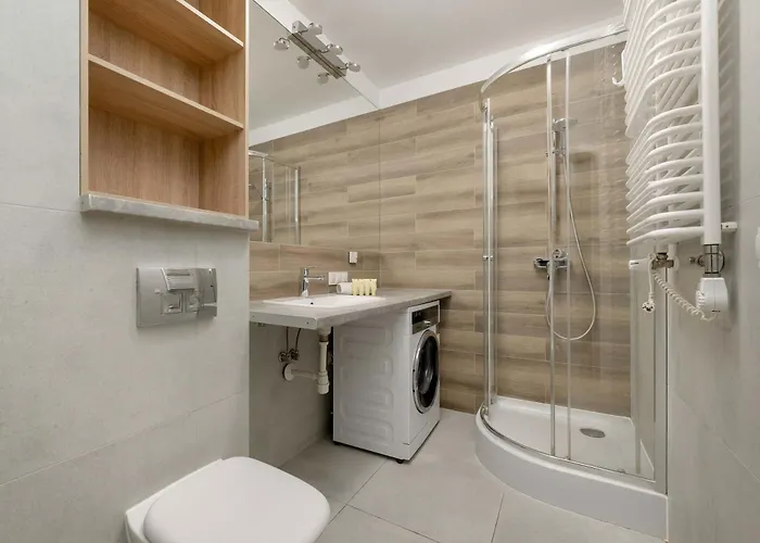 Elegancki Z Parkingiem I Umeblowanym Balkonem We Wroclawiu By Renters * Breslavia